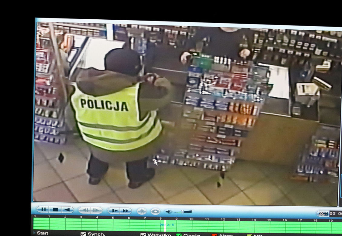 Przebrał się za policjanta i terroryzował okolicę