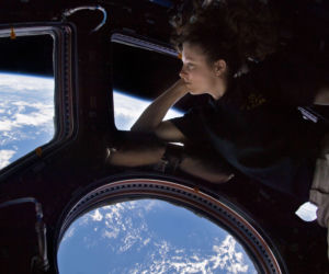 Sztuczne okno z widokiem spod Moskwy, druk igloo w 3D. Architektura kosmiczna