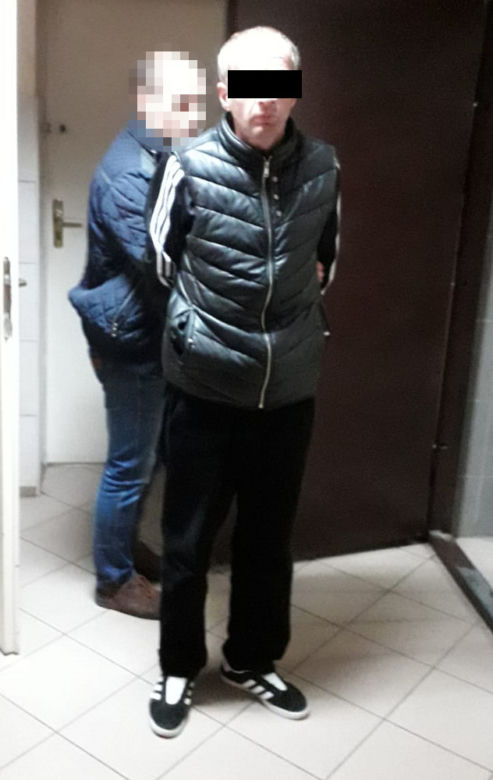Gruzini okradali warszawskich kierowców "na kolec". 