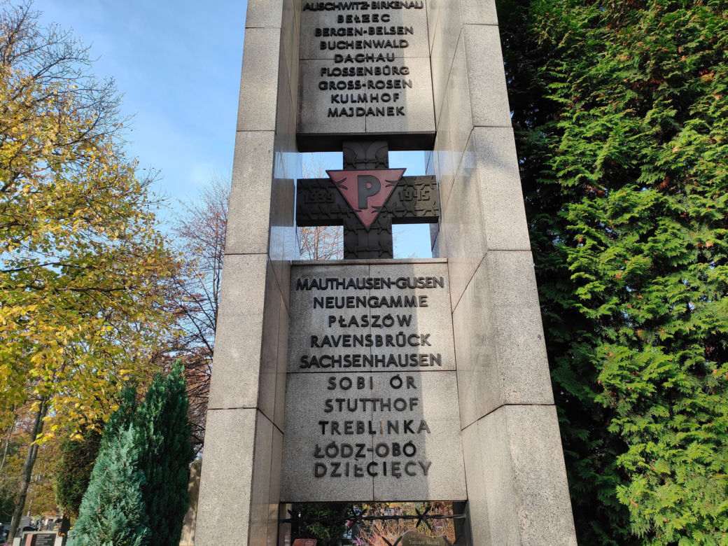 Cmentarz „Doły”. Łodzianie zadbali o to miejsce [ZDJĘCIA]