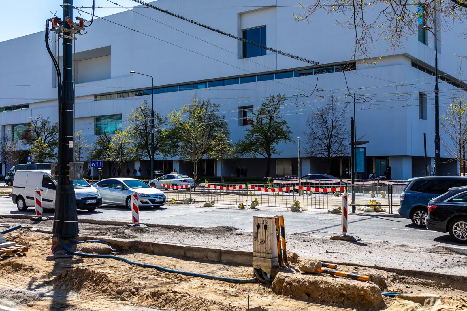 Budowa przejścia dla pieszych przez ul. Marszałkowską w Warszawie na wysokości ul. Sienkiewicza