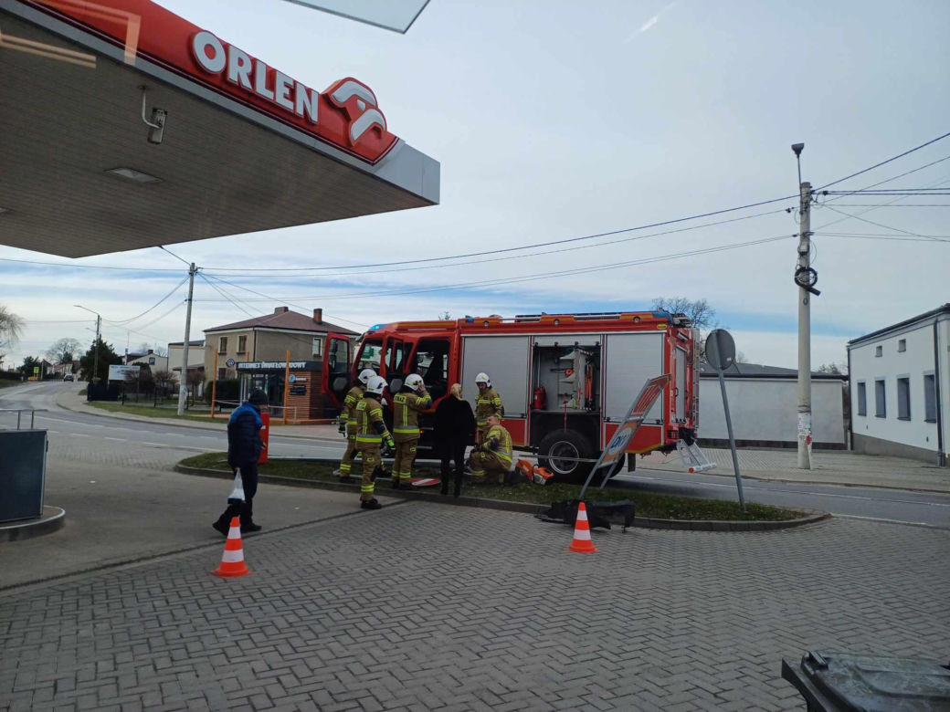 Śląskie: Zdemolował samochodem stację paliw. Nie znalazł paliwa za 5,19‬ zł?