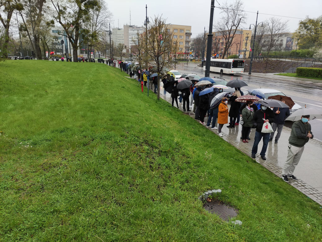 Toruń. Tłumy na szczepieniu podczas majówki [ZDJĘCIA]