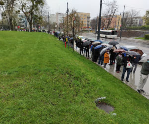 Toruń. Tłumy na szczepieniu podczas majówki [ZDJĘCIA]