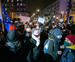 Barbara Nowacka w marszu kobiet w kolejnym dniu protestu