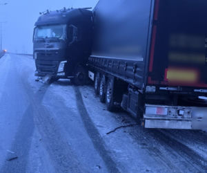 Ciężarówka stanęła w poprzek jezdni na S3