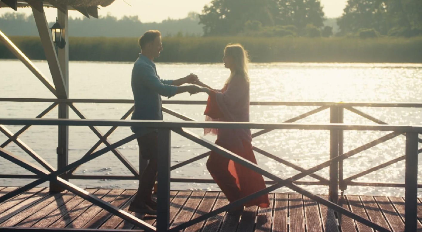 Barwy szczęścia, odcinek 3124. Agnieszka (Katarzyna Tlałka), Łukasz (Michał Rolnicki)