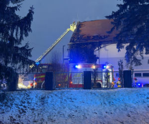 Pożar hali sportowej hotelu w Pokrzywnej już jest opanowany. Trwa dogaszanie