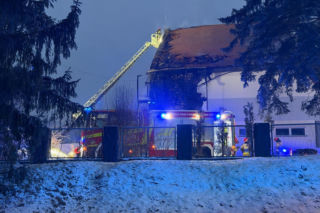 Gorący popiół prawdopodobną przyczyną pożaru hali sportowej hotelu w Pokrzywnej