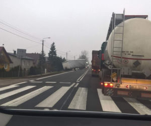 Świdry-Dobrzyce. Wypadek na DK 61. Zderzenie dwóch TIR-ów. Jedna osoba ranna