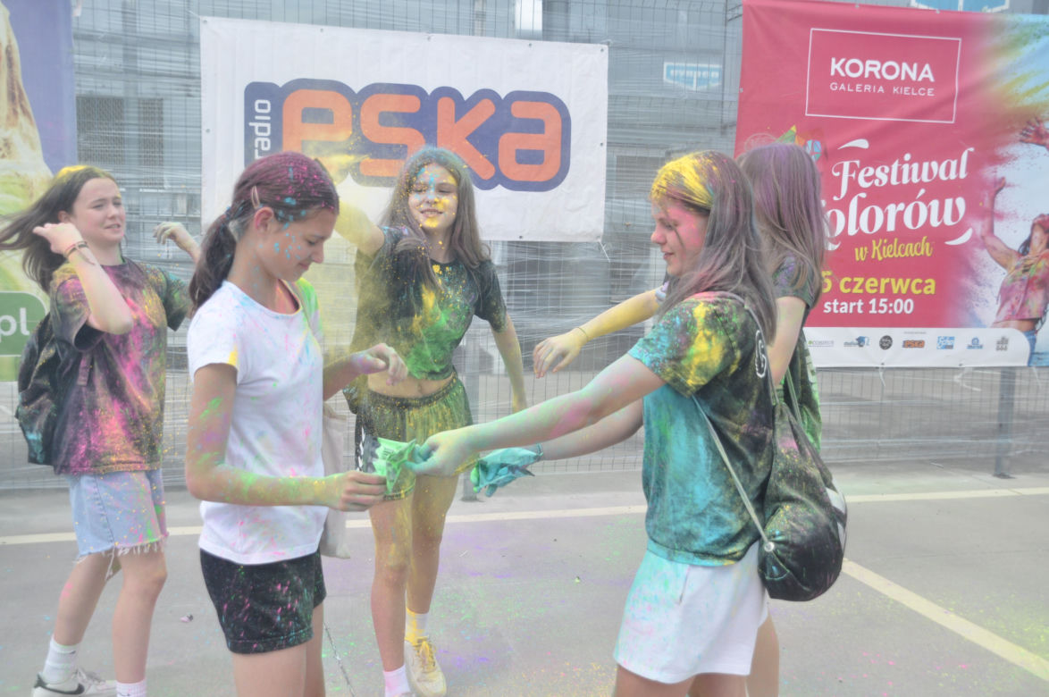 Festiwal kolorów w Kielcach. Szalona zabawa na dachu Galerii Korona