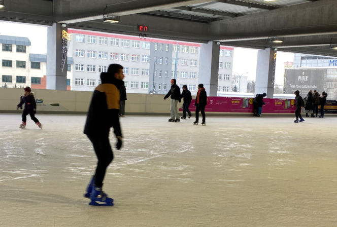 Kryte lodowisko przy Hali Urania