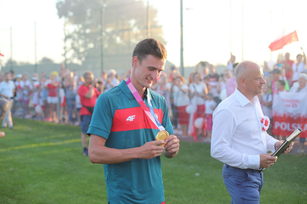 Dawid Tomala przywitany w domu