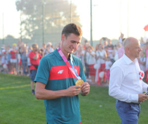 Dawid Tomala przywitany w domu