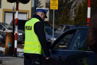 Miała 2 promile alkoholu i prowadziła samochód. W środku był 12-letni syn