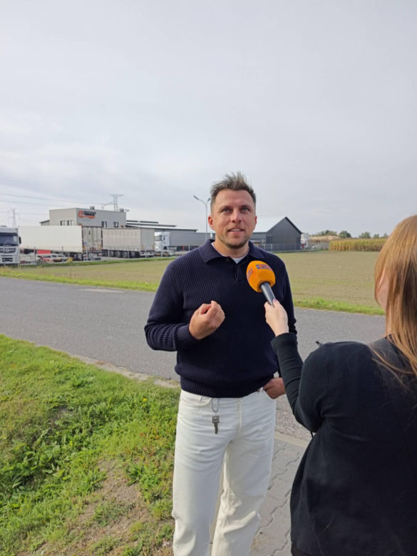 Powiat siedlecki: Nowy mural z wizerunkiem Atlasa „Jacka” powstał na zbiorniku przeciwpożarowym w Borkach Wyrkach przy trasie A2