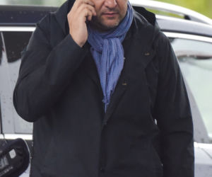 Karolak- gdzie masz maseczkę!? Tomasz Karolak na stacji benzynowej bez maseczki.