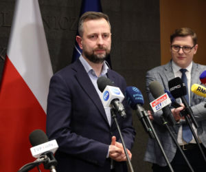 Szef MON leci do USA. Polski żołnierz ocalony przez Amerykanina też tam będzie