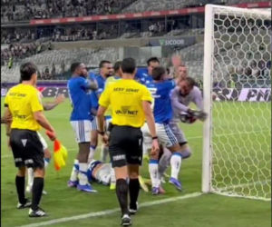 Burdy na meczu Cruzeiro - Atletico Mineiro