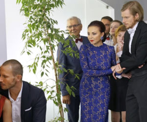 Barwy szczęścia, odc. 2219. Regina (Kamila Kamińska), Remek (Piotr Sędkowski), Arleta (Grażyna Brodzińska), Franek (Mateusz Banasiuk)