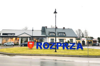 To miasto w województwie łódzkim zachwyca zabytkowym rynkiem. W średniowieczu stało się sławne