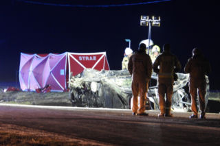 Dachowanie BMW pod Płockiem. Nie żyje 14-latka, czterech nastolatków w szpitalu