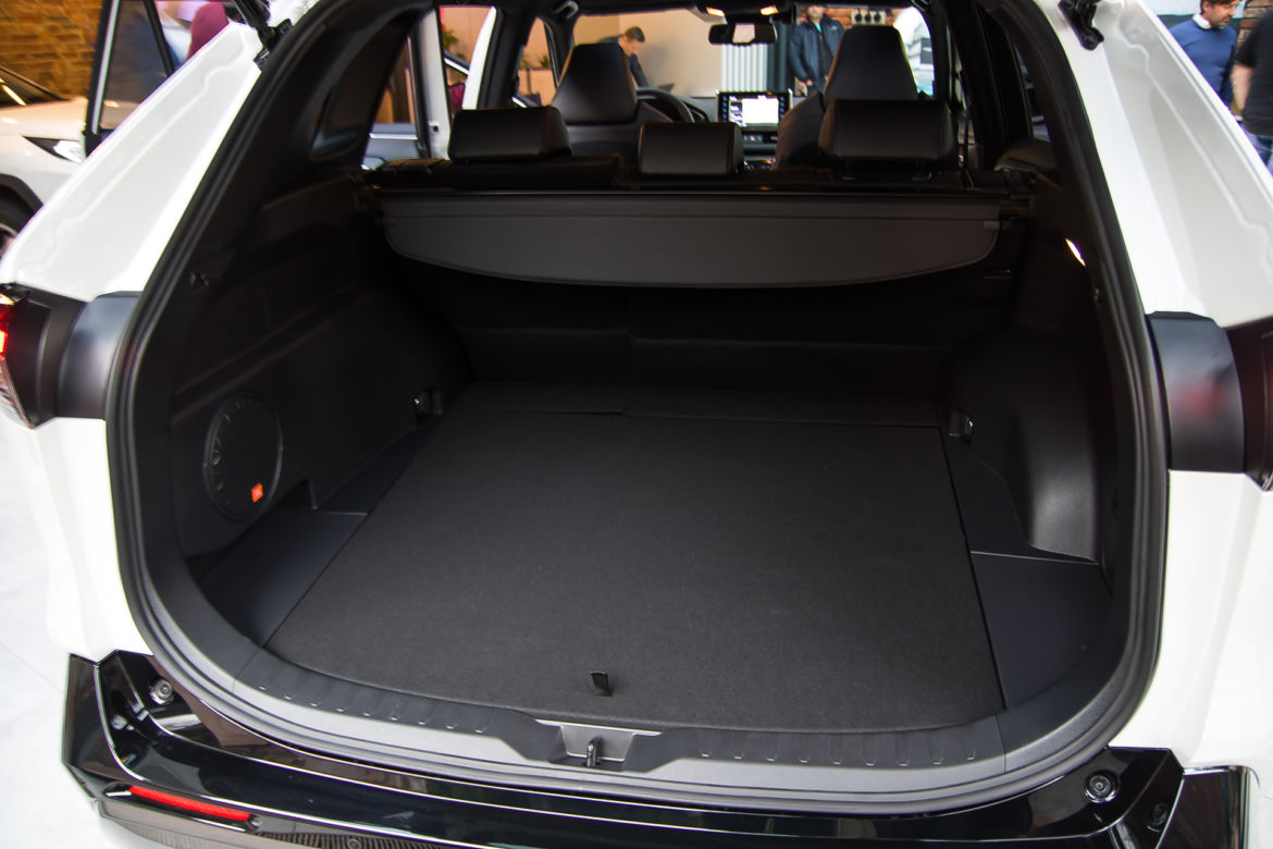 2019 Toyota RAV4 Hybrid - wnętrze piątej generacji SUV-a