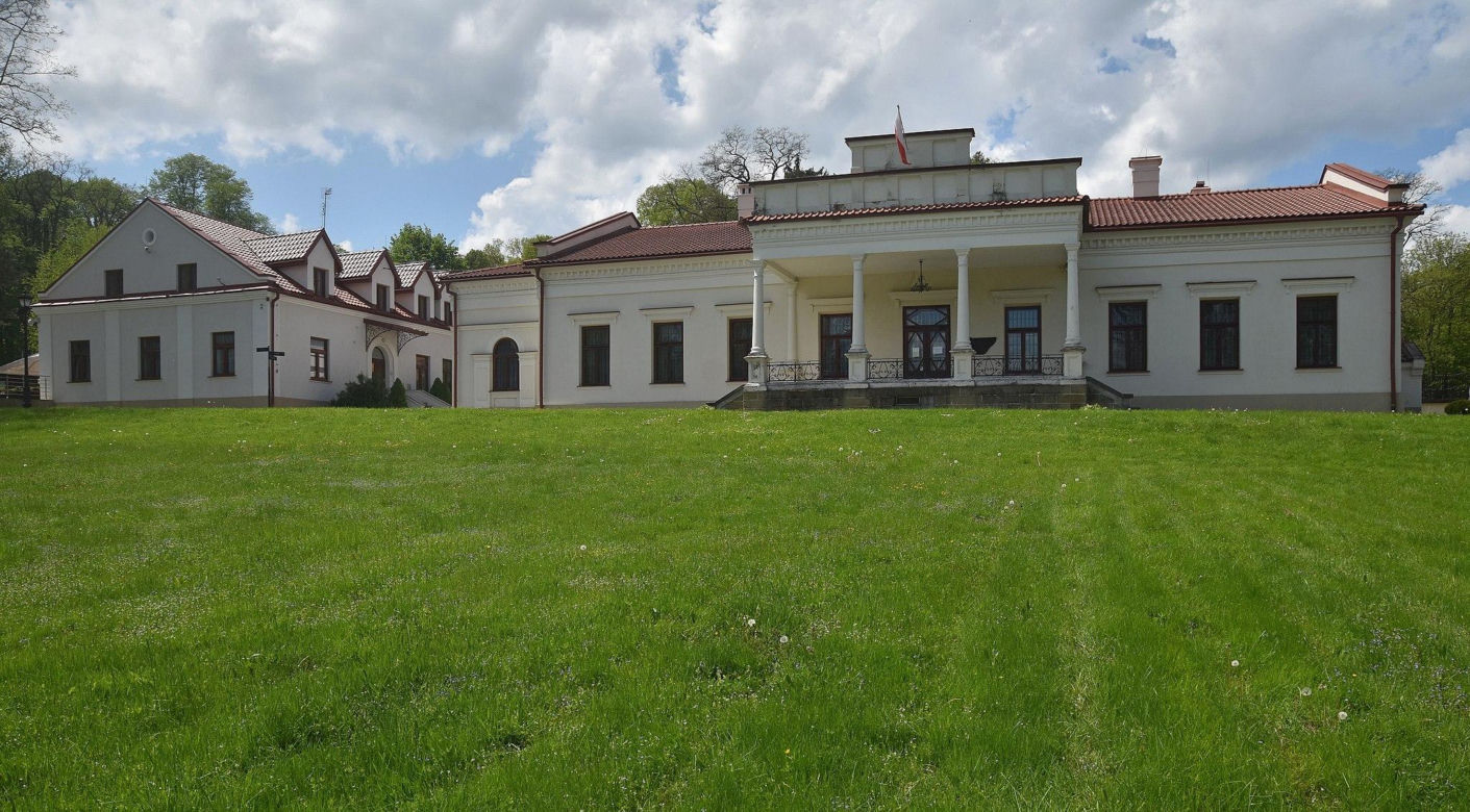 Najpiękniejsze dwory w Małopolsce. Musisz koniecznie zobaczyć te miejsca!