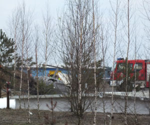 Prywatny helikopter runął na ziemię. Dwie osoby ranne.