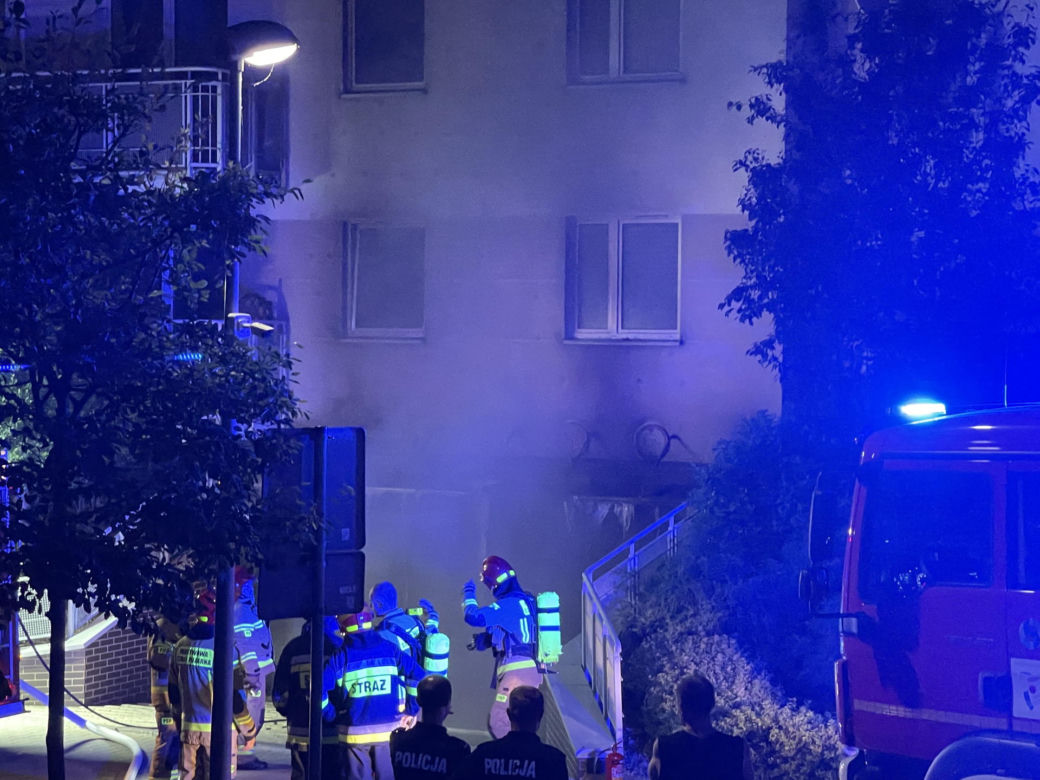 Potężny pożar w warszawskim bloku. Ewakuowano ludzi i zwierzęta