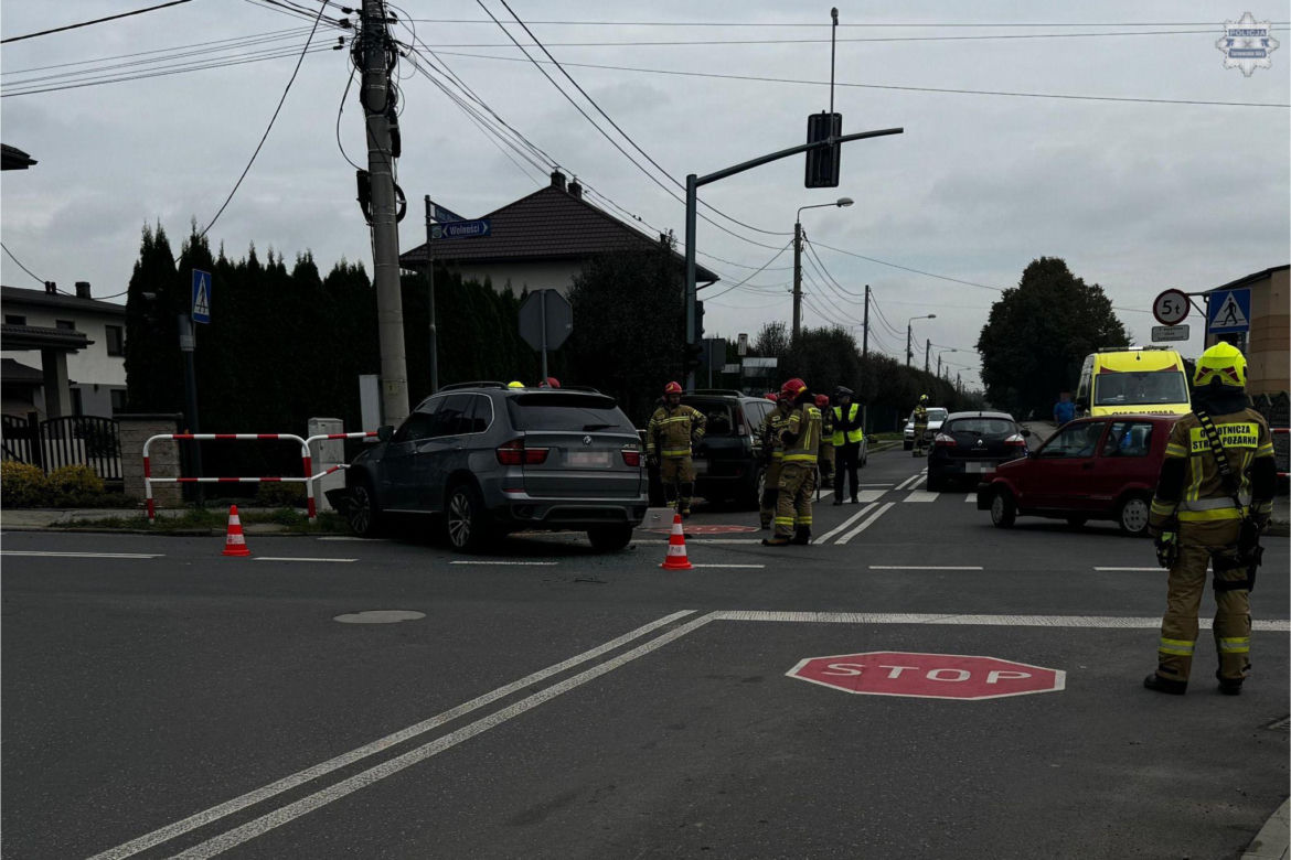 Groźny wypadek pod lotniskiem w Pyrzowicach. Kierowca BMW wymusił pierwszeństwo. Cztery kobiety w szpitalu