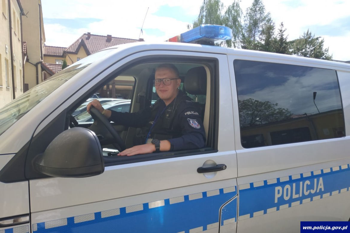Po służbie zamienia mundur na kombinezon pszczelarski. Nietypowa pasja pana Piotra