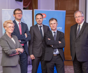 Przedstawiciele inwestora i generalnego wykonawcy KARMAR SA, a także główny architekt biurowca Andrzej Chłodzyński