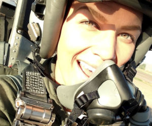 Najładniejsza oblatywaczka F16