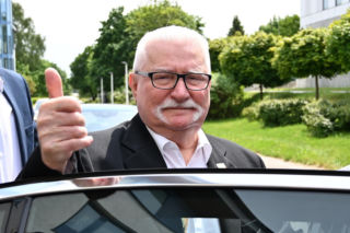 Lech Wałęsa jak Tygrys Europy. Rozłożył się w jacuzzi i basenie, odpoczywa