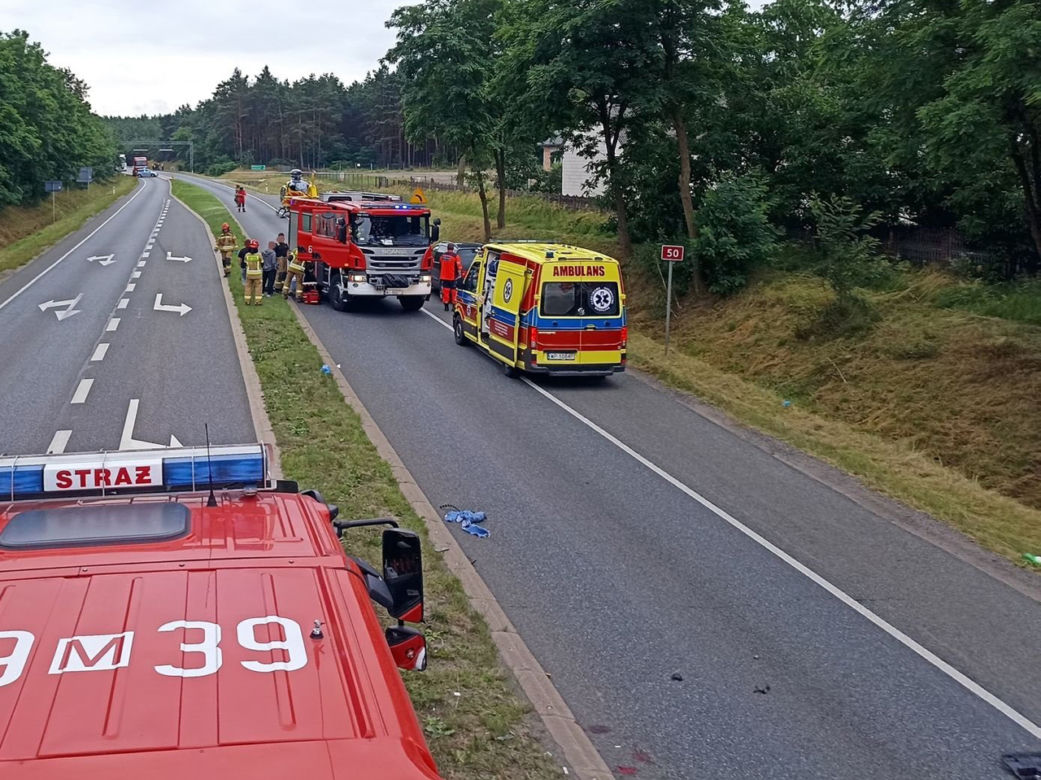 Pijany i naćpany 21-latek aresztowany. Uderzył w sygnalizator pod Sochaczewem, a 15-latkę zabrał śmigłowiec [ZDJĘCIA]