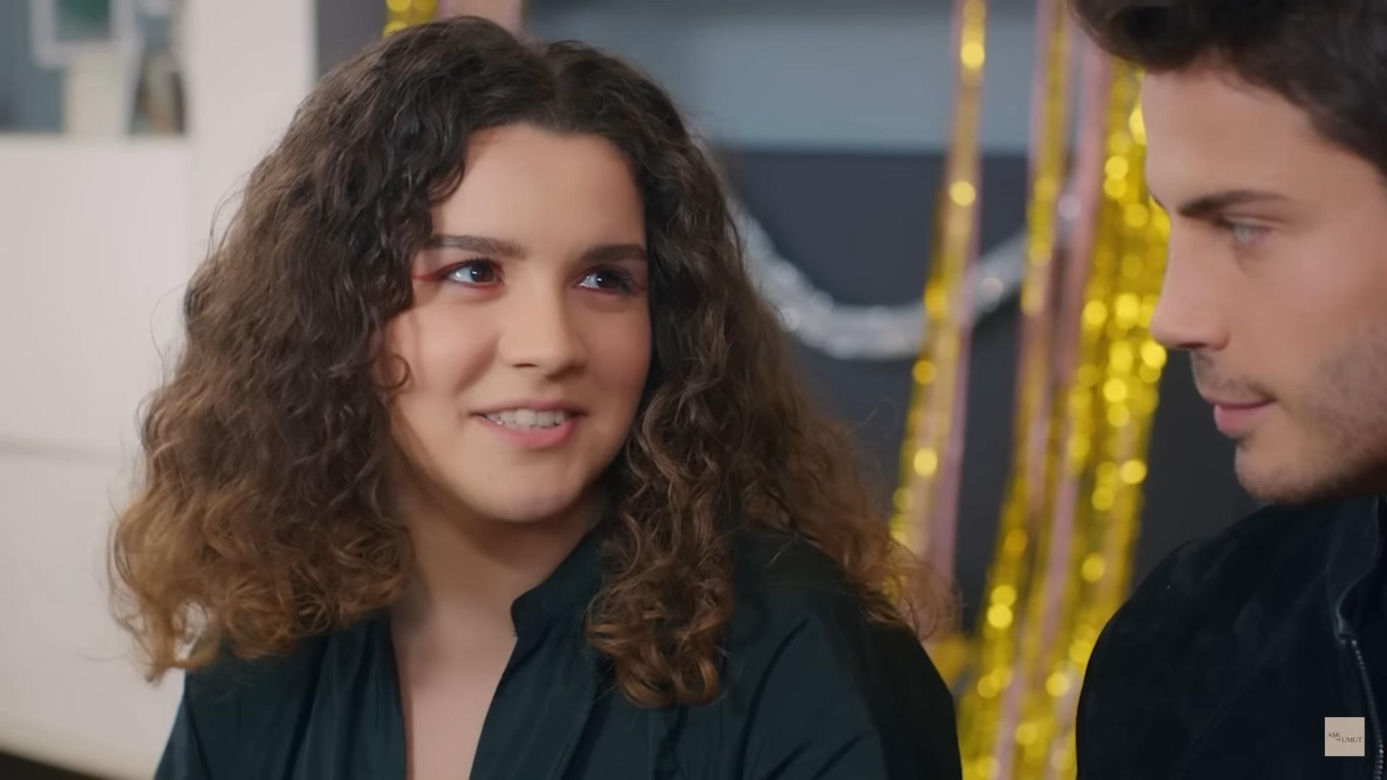 Miłość i nadzieja. Ege i Melis gruchają na oczach Zeynep jak dwa gołąbki!