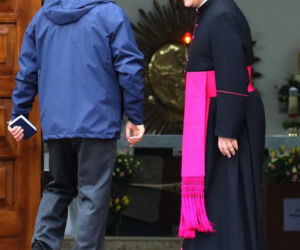 Wiosenny Lech Wałęsa na wielkanocnej mszy