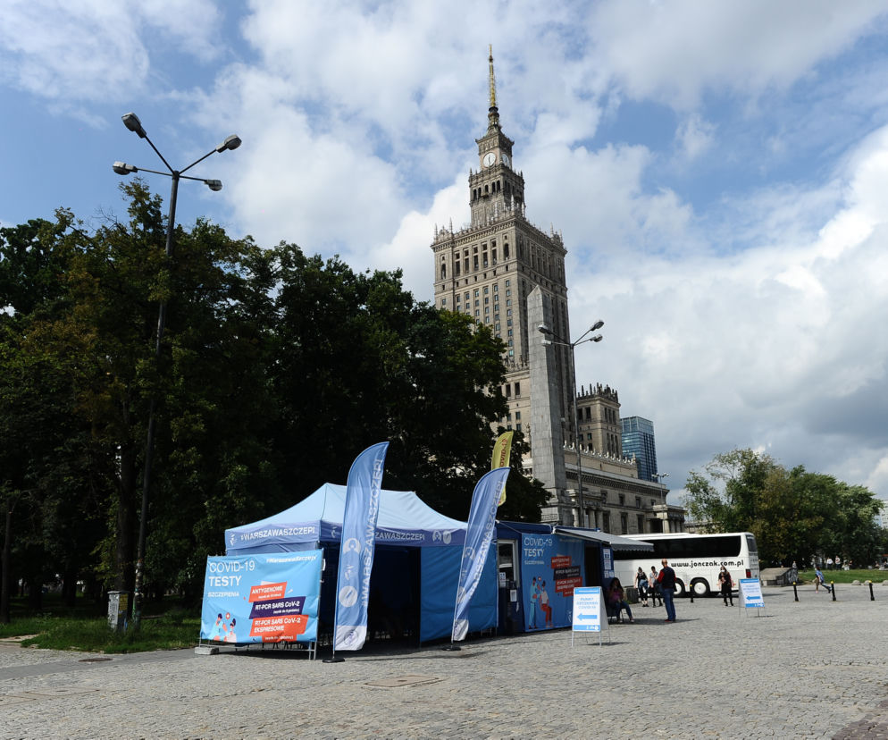 Pod Pałacem szczepią non stop. Można się zgłosić codziennie i bez kolejki
