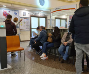 W ostatniej chwili uciekli przed grzywną! Nawet  dwie godziny w kolejce do spisu