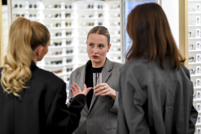 Od męża aktorki do influencera? Maciej Pela robi furorę na imprezie w centrum Warszawy