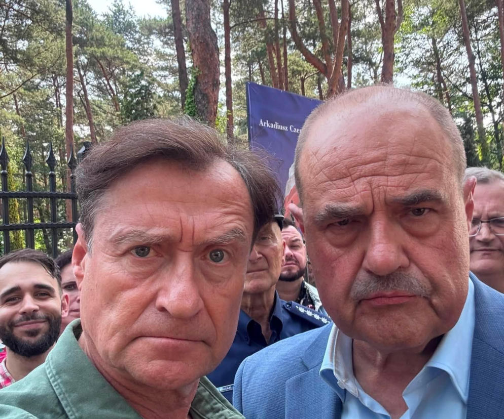 Aktorzy Jacek Kawalec i Cezary Żak na planie serialu Ranczo. O kulisach produkcji przeczytasz na Eska.