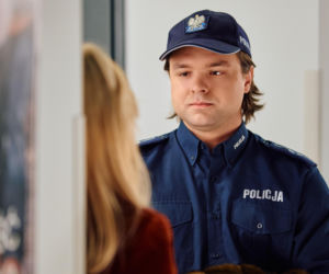 Na Wspólnej, odcinek 4194: matka Remka zastaje półnagiego Brzozowskiego w mieszkaniu Brygidy. Oskarża ją o niewierność