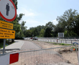 Przebudowa Wybrzeża Helskiego. Robotnicy bimbają na budowie