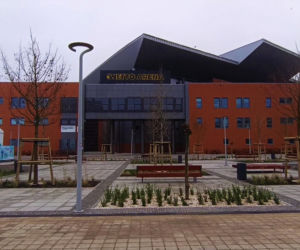 Plac przed Netto Areną po przebudowie