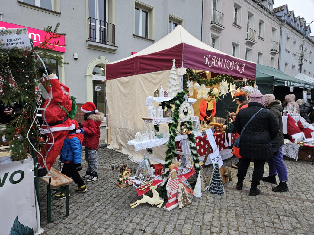 Jarmark Świąteczny w Biskupcu. Na scenie wystąpił zespół Arka Noego [ZDJĘCIA]