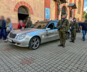 Tragedia na Warmii i Mazurach. Gdy oni umierali, on pił wódkę