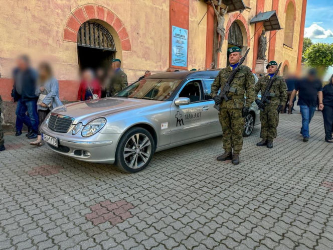 Tragedia na Warmii i Mazurach. Gdy oni umierali, on pił wódkę