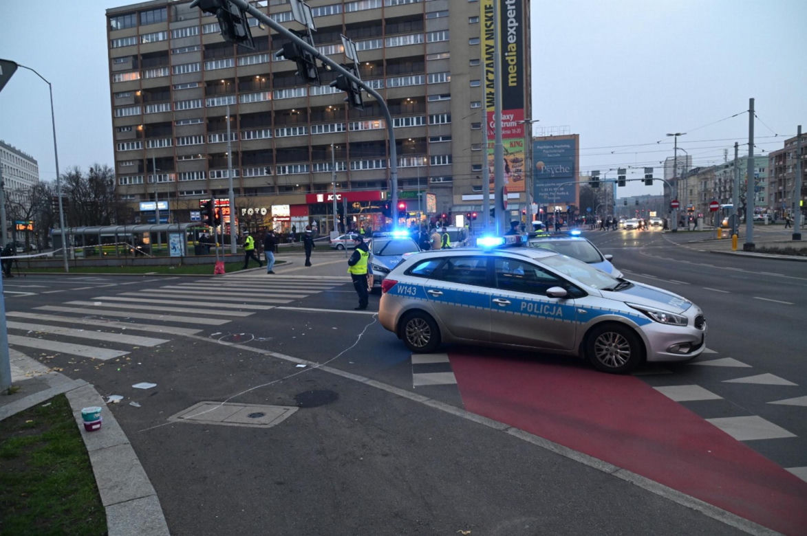 W Szczecinie kierowca rozpędzonym samochodem wpadł w pieszych