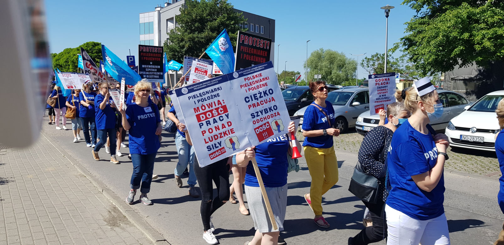 Strajk pielęgniarek i położnych w Olsztynie. Relacja z protestu [ZDJĘCIA]